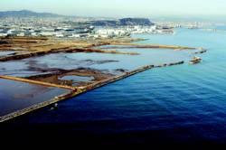 Despla&ccedil;ament de 600 metres de blocs de formig&oacute; de les obres d'ampliaci&oacute; del port de Barcelona (Gener 2007)